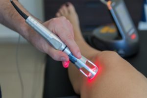 colder laser therapy instrument treating knee pain